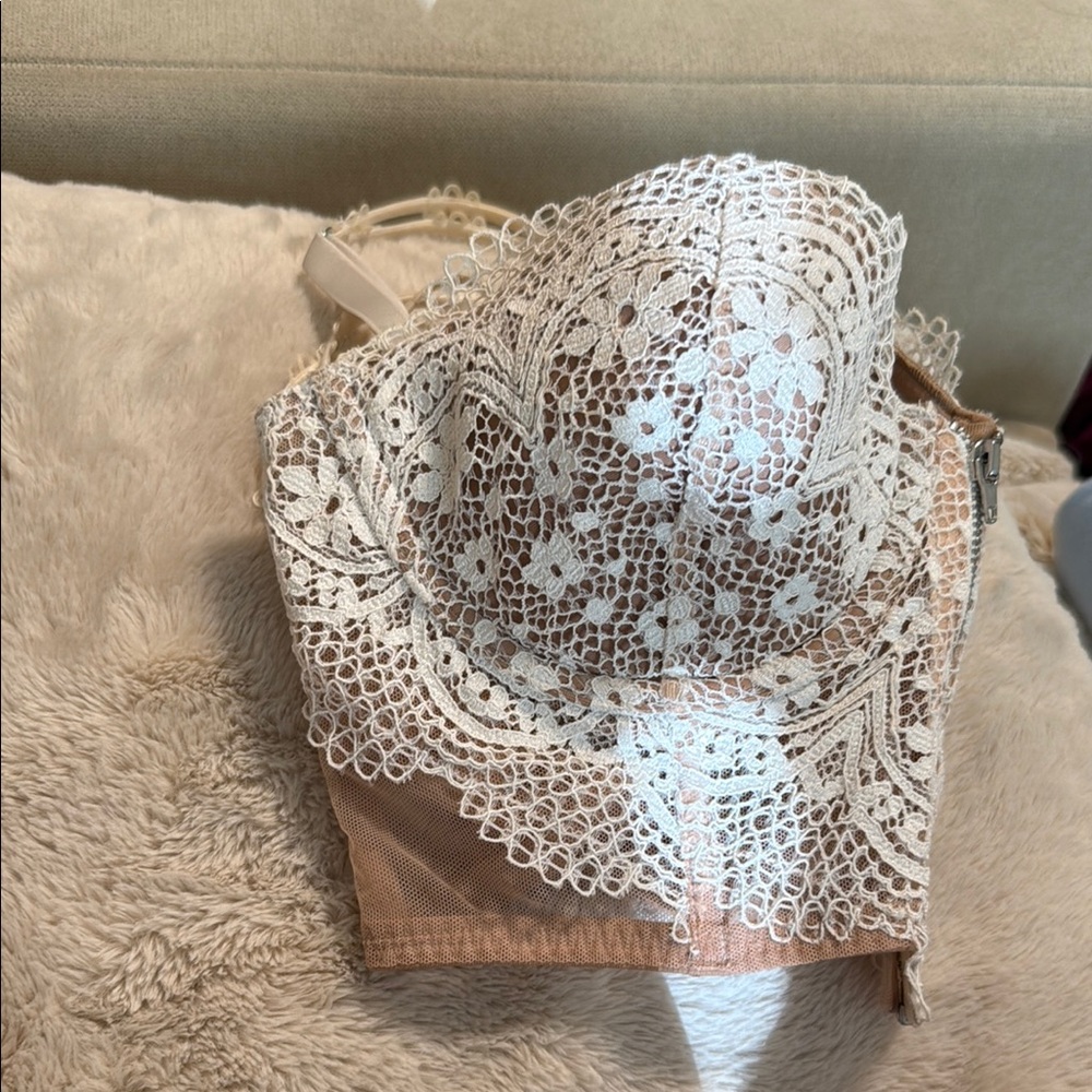 Victoria Secert Elegant Lace Women's Intimate in Cream and Tan - Picture 7 of 8